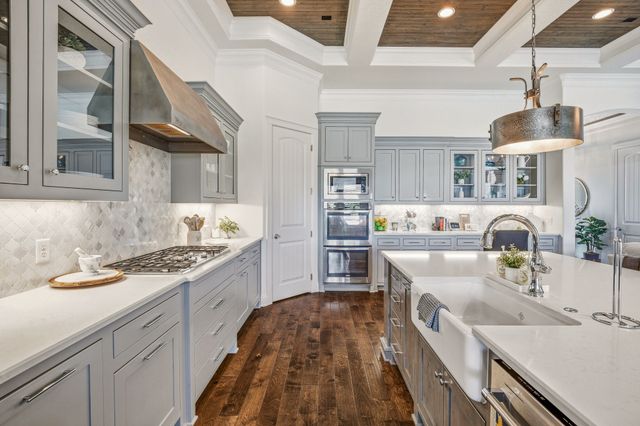 2009 Tree Top Court, Granbury, TX 76049