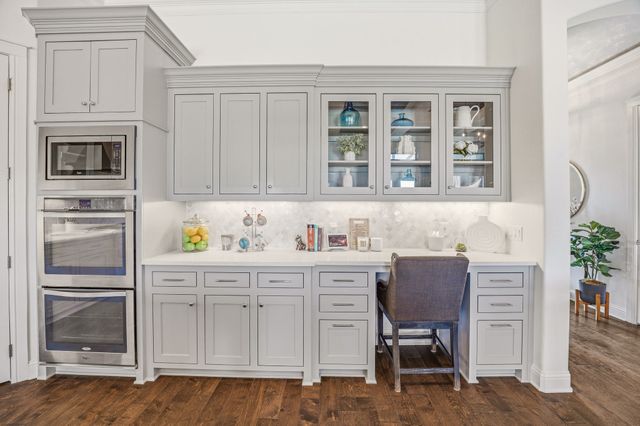 2009 Tree Top Court, Granbury, TX 76049