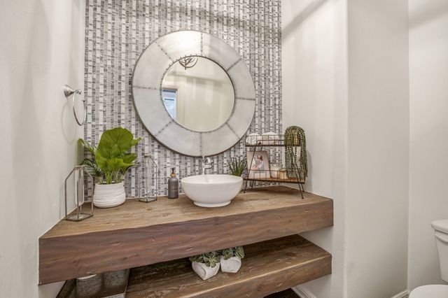 2009 Tree Top Court, Granbury, TX 76049