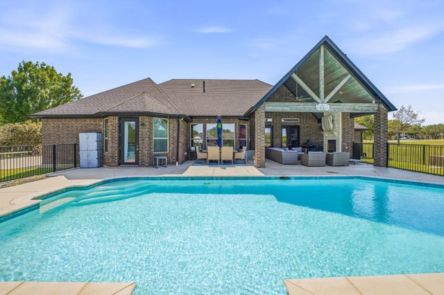 2009 Tree Top Court, Granbury, TX 76049