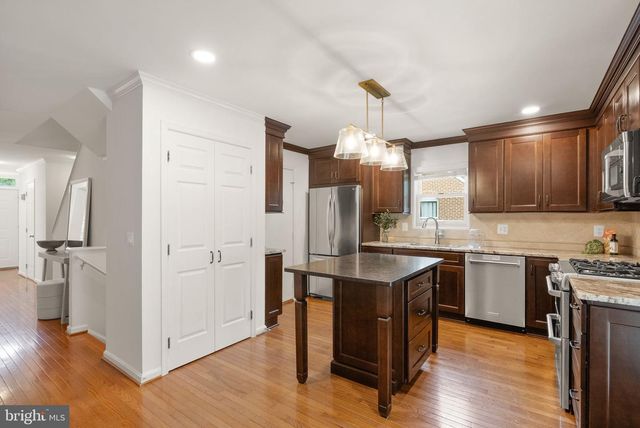 12056 EDGEMERE CIR, Reston, VA 20190