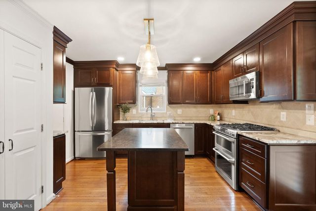 12056 EDGEMERE CIR, Reston, VA 20190