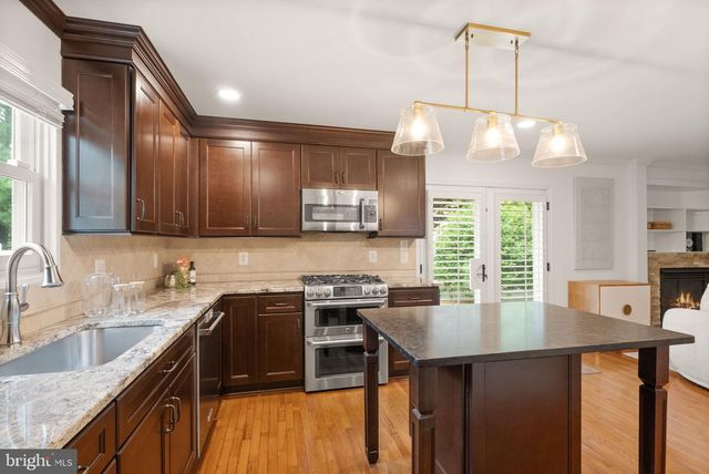 12056 EDGEMERE CIR, Reston, VA 20190