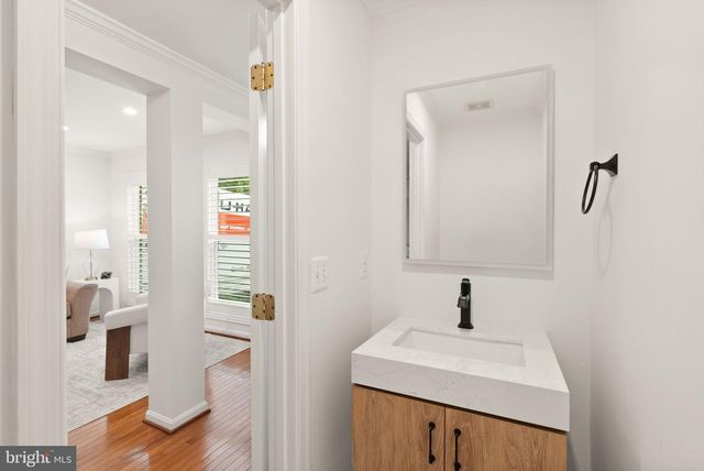 12056 EDGEMERE CIR, Reston, VA 20190