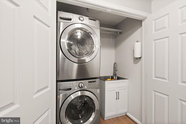12056 EDGEMERE CIR, Reston, VA 20190