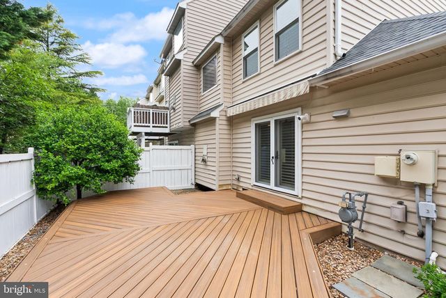 12056 EDGEMERE CIR, Reston, VA 20190