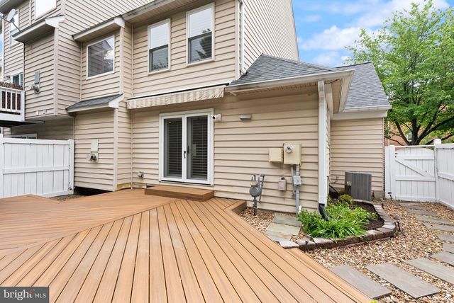 12056 EDGEMERE CIR, Reston, VA 20190
