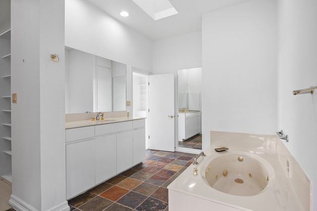 405 Overlook Dr, Kerrville, TX 78028