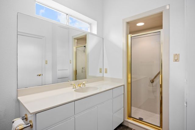 405 Overlook Dr, Kerrville, TX 78028