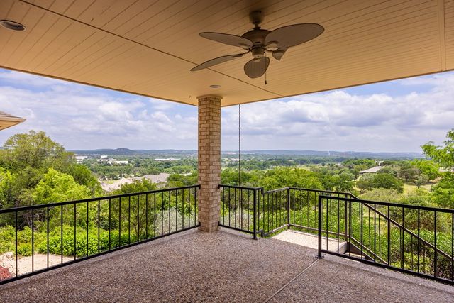 405 Overlook Dr, Kerrville, TX 78028
