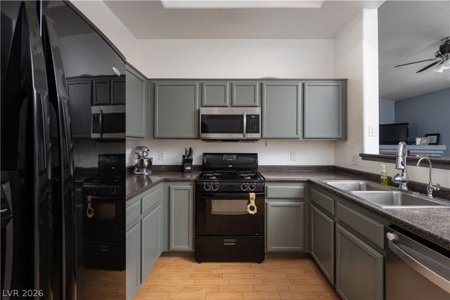 2305 West Horizon Ridge Parkway 2124, Henderson, NV 89052