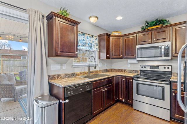 279 Hill Terrace Dr, Mt Washington, KY 40047