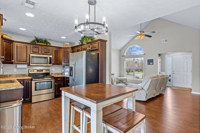 279 Hill Terrace Dr, Mt Washington, KY 40047