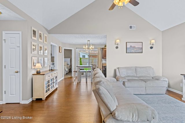 279 Hill Terrace Dr, Mt Washington, KY 40047