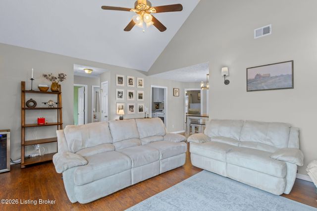 279 Hill Terrace Dr, Mt Washington, KY 40047