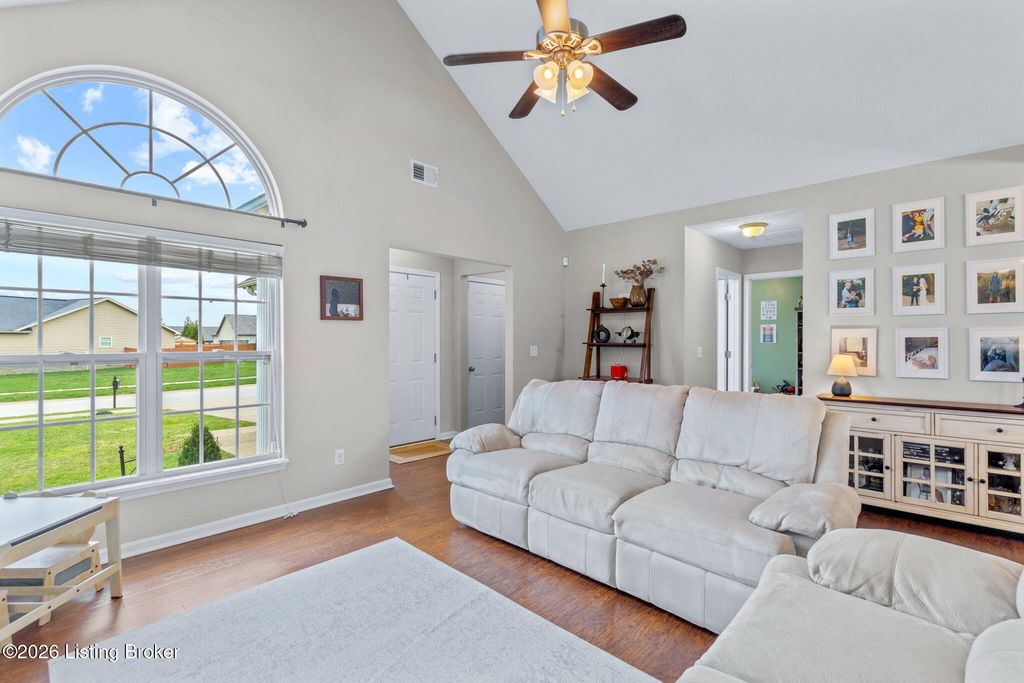 279 Hill Terrace Dr, Mt Washington, KY 40047