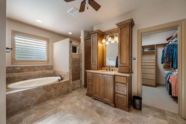 204 Overlook CT, Georgetown, TX 78628