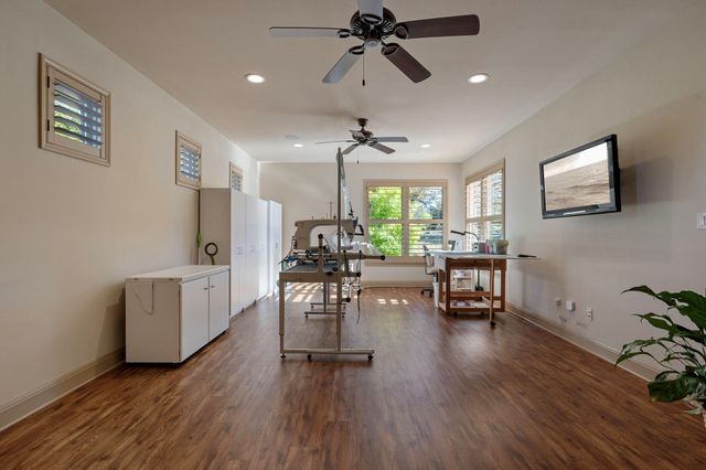 204 Overlook CT, Georgetown, TX 78628