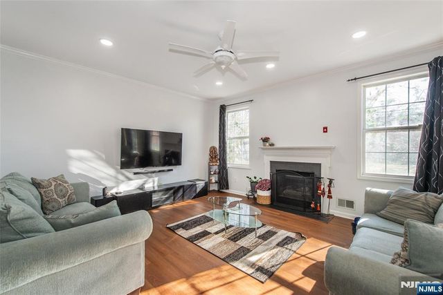 28 George Russell Way 14, Clifton, NJ 07013