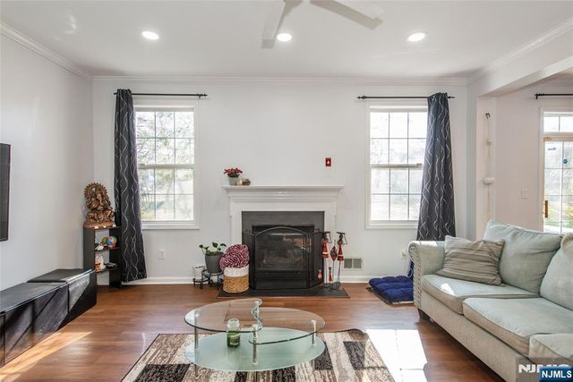 28 George Russell Way 14, Clifton, NJ 07013