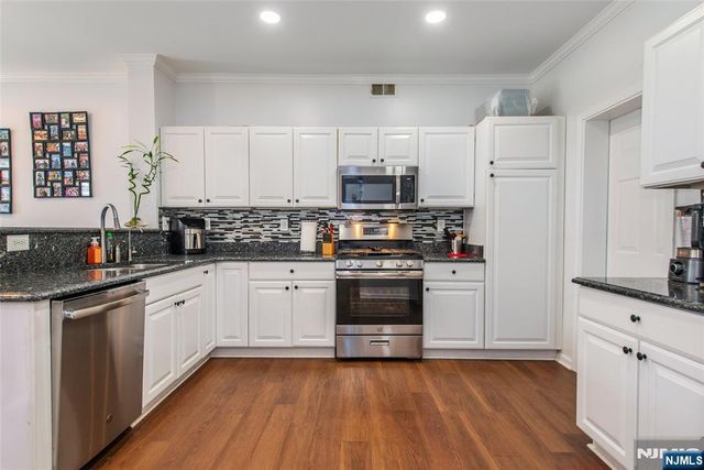 28 George Russell Way 14, Clifton, NJ 07013