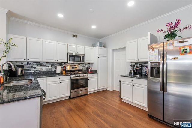 28 George Russell Way 14, Clifton, NJ 07013