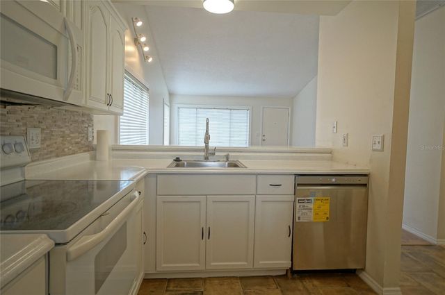 7802 AMBERLEA COURT, Temple Terrace, FL 33637