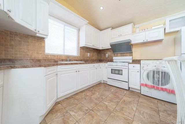 10 Church Street, Howard Beach, NY 11414