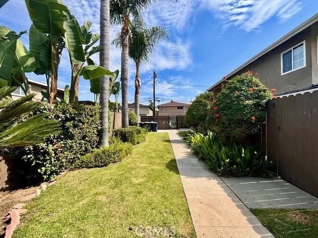 17102 Emerald 1, Huntington Beach, CA 92647