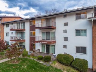 129 Baywood Avenue 3B3, Mt Lebanon, PA 15228