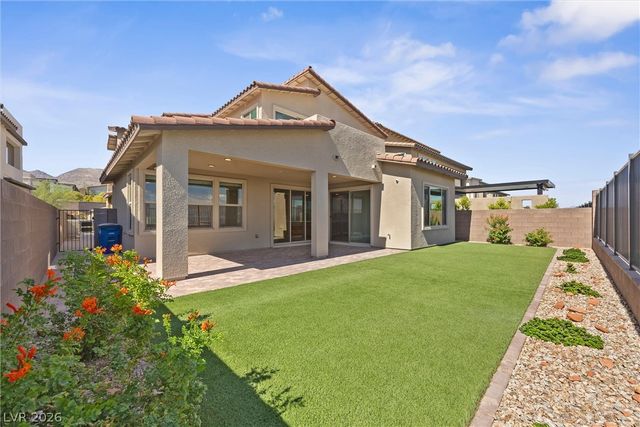 484 Crown Mesa Avenue, Las Vegas, NV 89138
