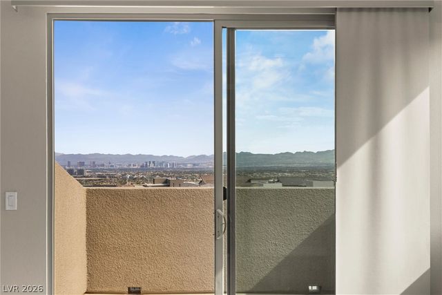 484 Crown Mesa Avenue, Las Vegas, NV 89138