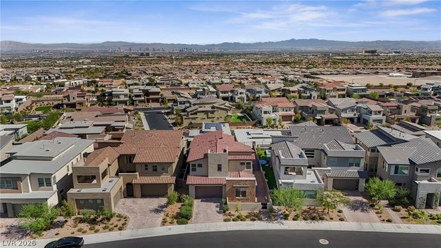 484 Crown Mesa Avenue, Las Vegas, NV 89138