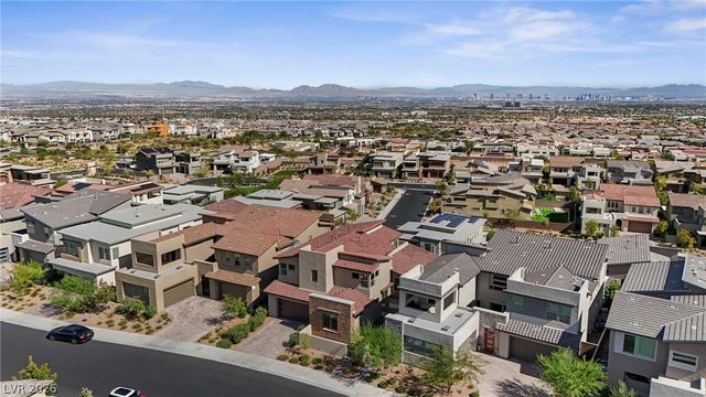 484 Crown Mesa Avenue, Las Vegas, NV 89138