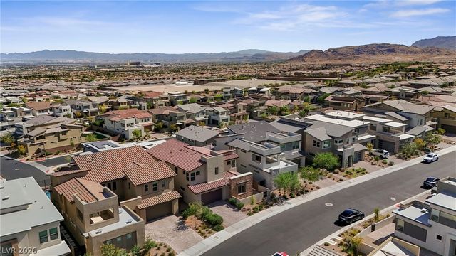 484 Crown Mesa Avenue, Las Vegas, NV 89138