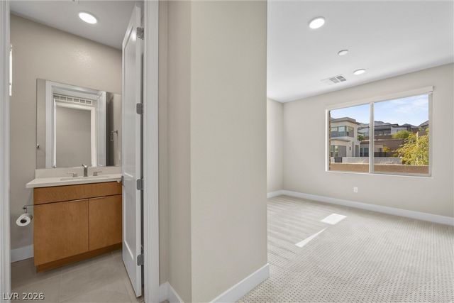 484 Crown Mesa Avenue, Las Vegas, NV 89138