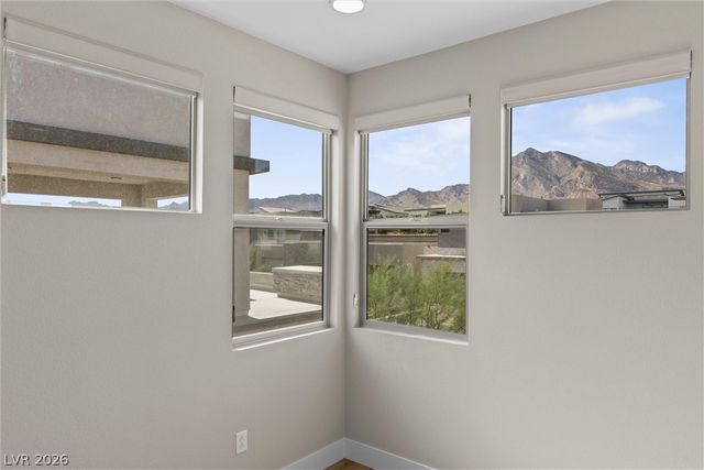 484 Crown Mesa Avenue, Las Vegas, NV 89138