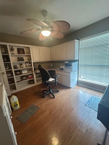 1703 Sha, Longview, TX 75605