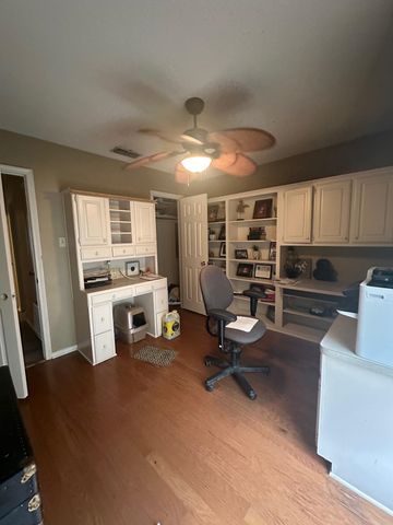 1703 Sha, Longview, TX 75605