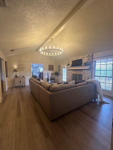 1703 Sha, Longview, TX 75605