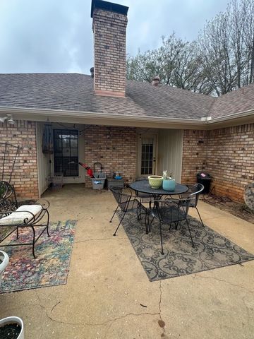 1703 Sha, Longview, TX 75605