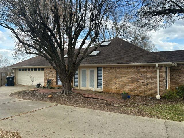1703 Sha, Longview, TX 75605