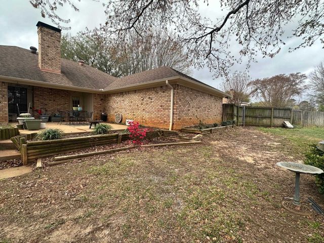 1703 Sha, Longview, TX 75605