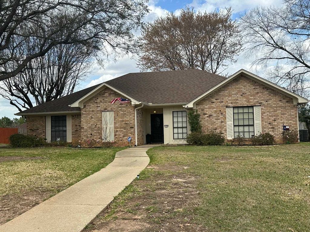 1703 Sha, Longview, TX 75605