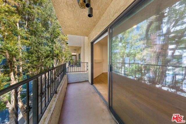 1633 S Bentley Avenue 203, Los Angeles, CA 90025