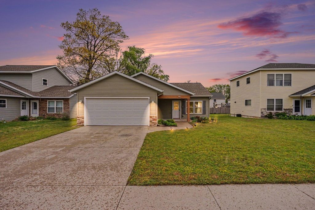 495 W 24th Street, Holland City, MI 49423