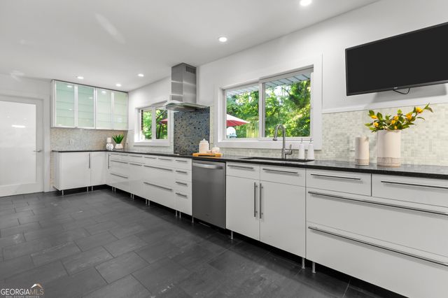 2822 Cartwright Drive, Decatur, GA 30033