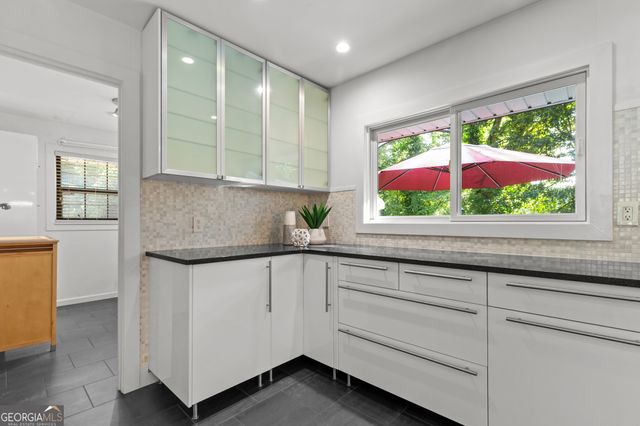 2822 Cartwright Drive, Decatur, GA 30033