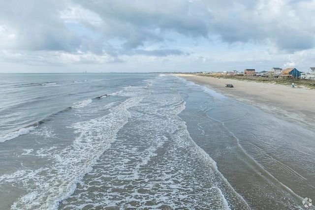 978 Pelican Lane, Crystal Beach, TX 77650