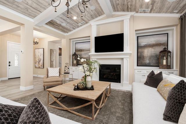 1681 N Shirley Avenue, Clovis, CA 93619